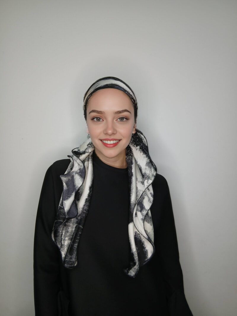 ⁦קרפ סאטן הדפס פסים שחור ולבן⁩ – תמונה ⁦8⁩