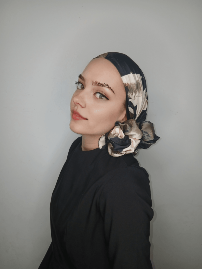 ⁦סאטן הדפס שחור ושמנת⁩ – תמונה ⁦4⁩